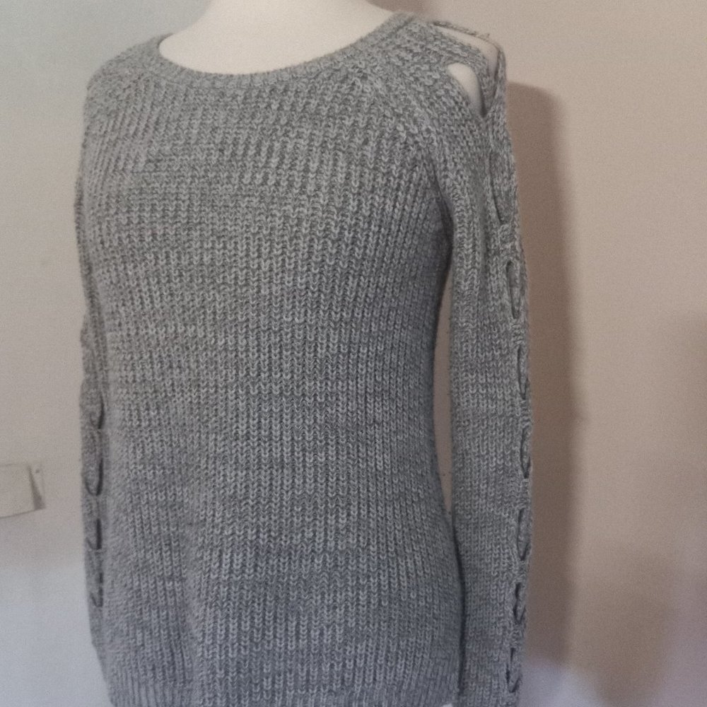 Sky and Sparrow Gray Knitted Sweater Shirt. Small